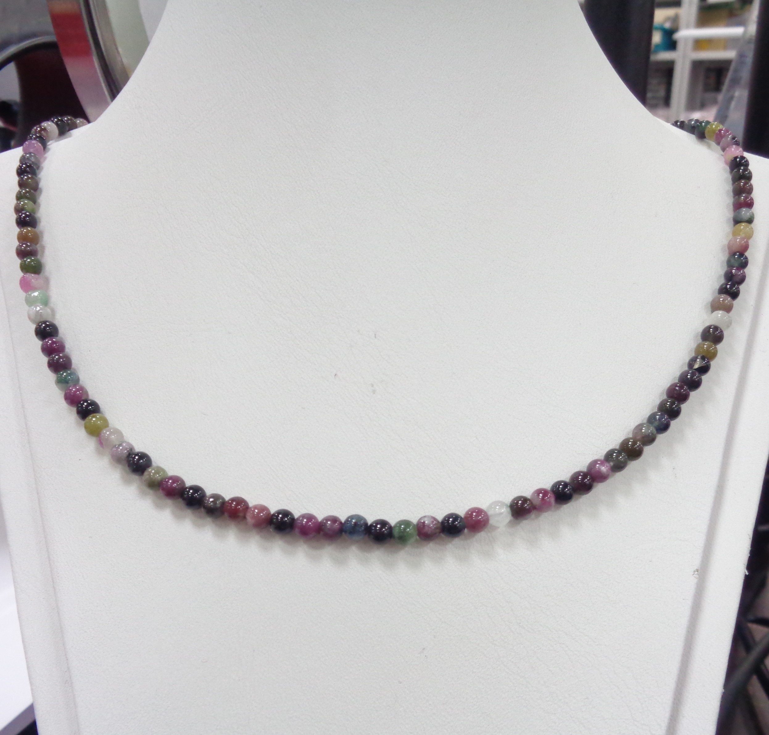 Бусы из турмалина